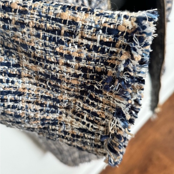 Elegant Women's Tweed Blazer - Black and White - Picture 6 of 7